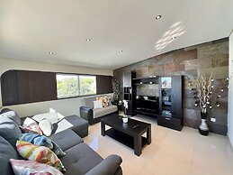 Quarteira Classic With Pool by Homing