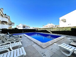 Quarteira Classic With Pool by Homing