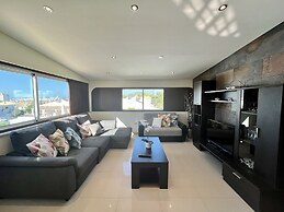Quarteira Classic With Pool by Homing