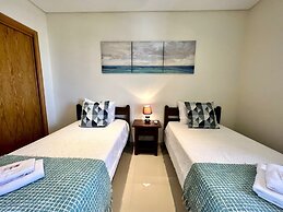 Quarteira Classic With Pool by Homing