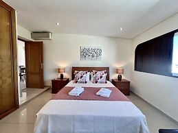 Quarteira Classic With Pool by Homing