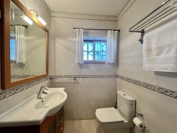 Quarteira Classic With Pool by Homing