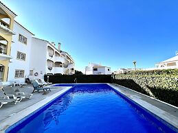 Quarteira Classic With Pool by Homing