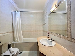 Albufeira Classic 1 With Pool by Homing