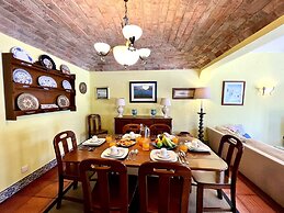 Vilamoura Traditional Villa With Pool