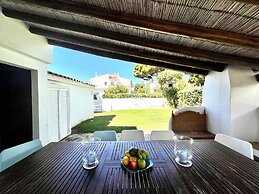 Vilamoura Traditional Villa With Pool