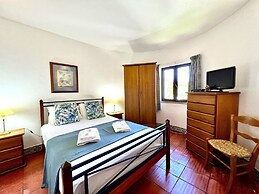 Vilamoura Traditional Villa With Pool