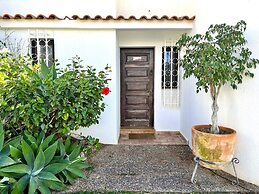 Vilamoura Traditional Villa With Pool