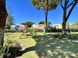 Vilamoura Traditional Villa With Pool