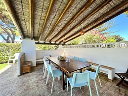 Vilamoura Traditional Villa With Pool