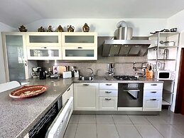 Vilamoura Traditional Villa With Pool