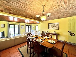 Vilamoura Traditional Villa With Pool