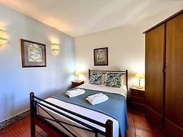 Vilamoura Traditional Villa With Pool