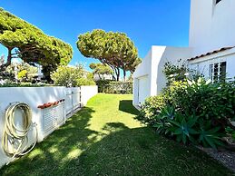 Vilamoura Traditional Villa With Pool