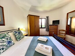 Vilamoura Traditional Villa With Pool