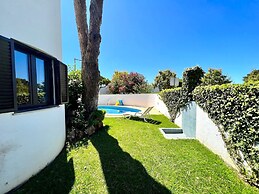 Vilamoura Traditional Villa With Pool