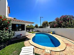 Vilamoura Traditional Villa With Pool