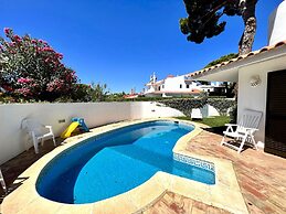 Vilamoura Traditional Villa With Pool