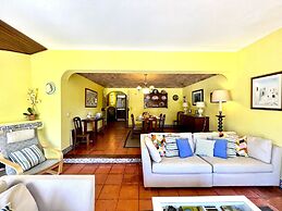 Vilamoura Traditional Villa With Pool