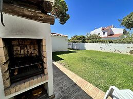 Vilamoura Traditional Villa With Pool