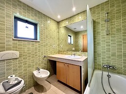 Albufeira Modern 3 With Pool by Homing