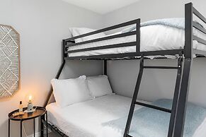 Bodur's Nest Whispering Garden (95762464)