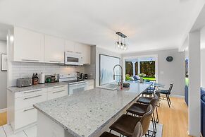 Bodur's Nest Whispering Garden (95762464)