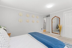 Bodur's Nest Whispering Garden (95762464)