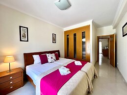 Pêra Brightness Villa by Homing