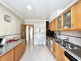 Pêra Brightness Villa by Homing