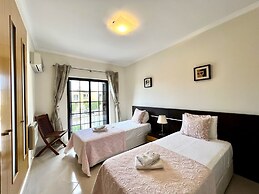 Pêra Brightness Villa by Homing