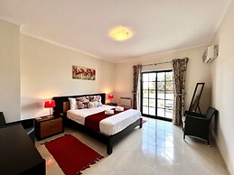 Pêra Brightness Villa by Homing