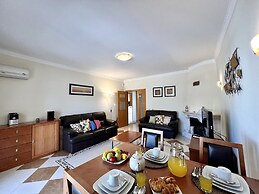 Pêra Brightness Villa by Homing