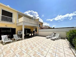 Pêra Brightness Villa by Homing