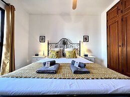 Vilamoura Classic Villa With Pool