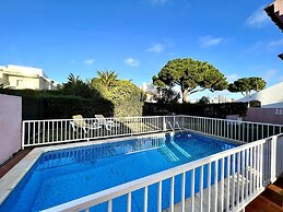 Vilamoura Classic Villa With Pool