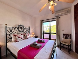 Vilamoura Classic Villa With Pool