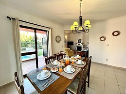 Vilamoura Classic Villa With Pool