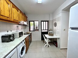 Vilamoura Classic Villa With Pool