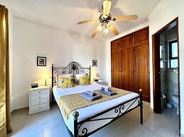 Vilamoura Classic Villa With Pool