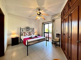 Vilamoura Classic Villa With Pool