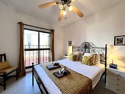 Vilamoura Classic Villa With Pool