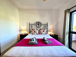 Vilamoura Classic Villa With Pool