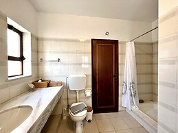 Vilamoura Classic Villa With Pool