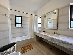 Vilamoura Classic Villa With Pool