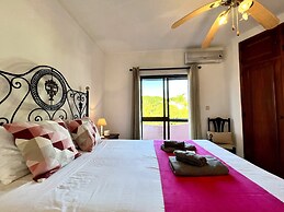 Vilamoura Classic Villa With Pool