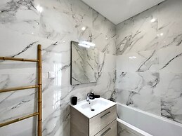 Praia DA Rocha Modern by Homing