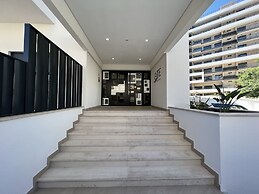 Praia DA Rocha Modern by Homing