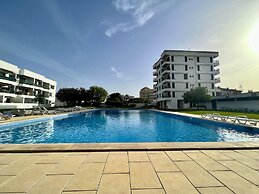 Vilamoura Central 4 With Pool by Homing