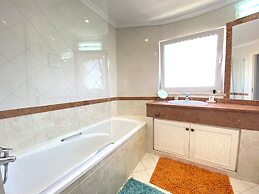 Vilamoura Central 6 With Pool by Homing